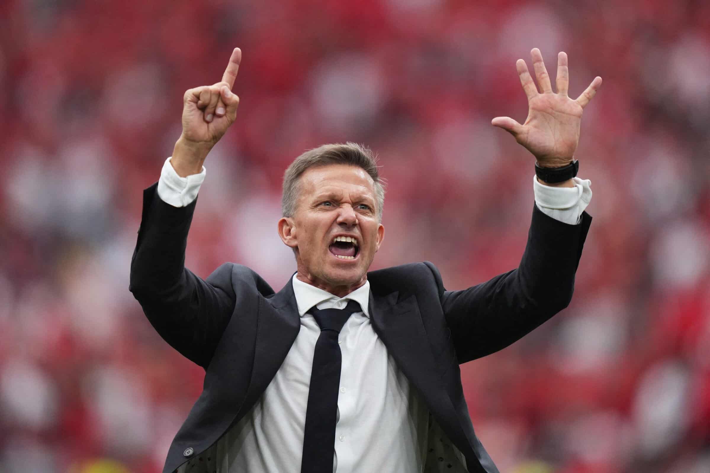 Jesse Marsch celebrating Canada's 6-0 win against Qatar by displaying six fingers to the Canada crowd. Because that's cool, right? Very professional. Very demure.