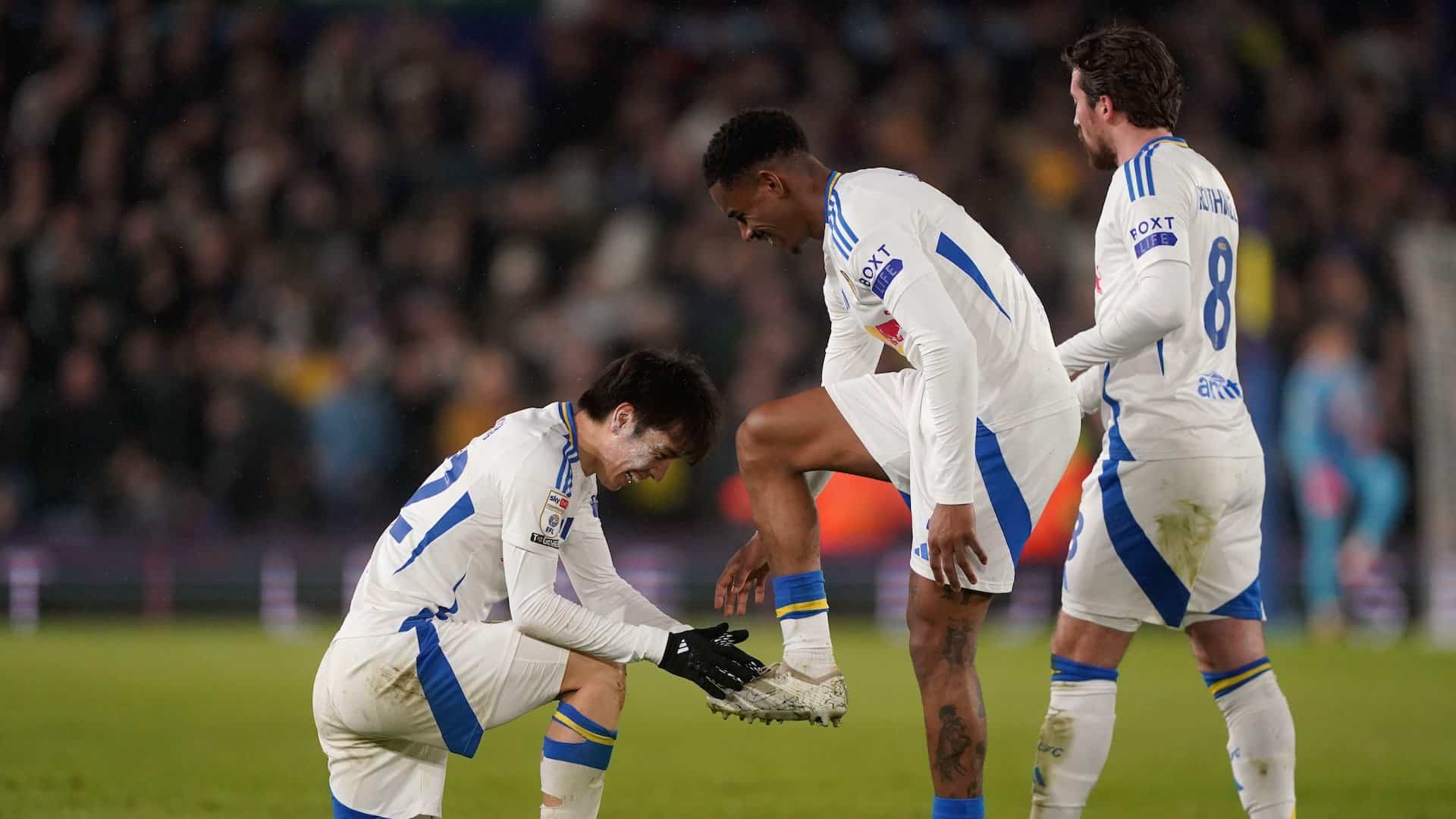 Ao Tanaka on one knee pretending to polish Junior Firpo's left foot while celebrating his goal to make it 2-0 against Millwall. Nice lads