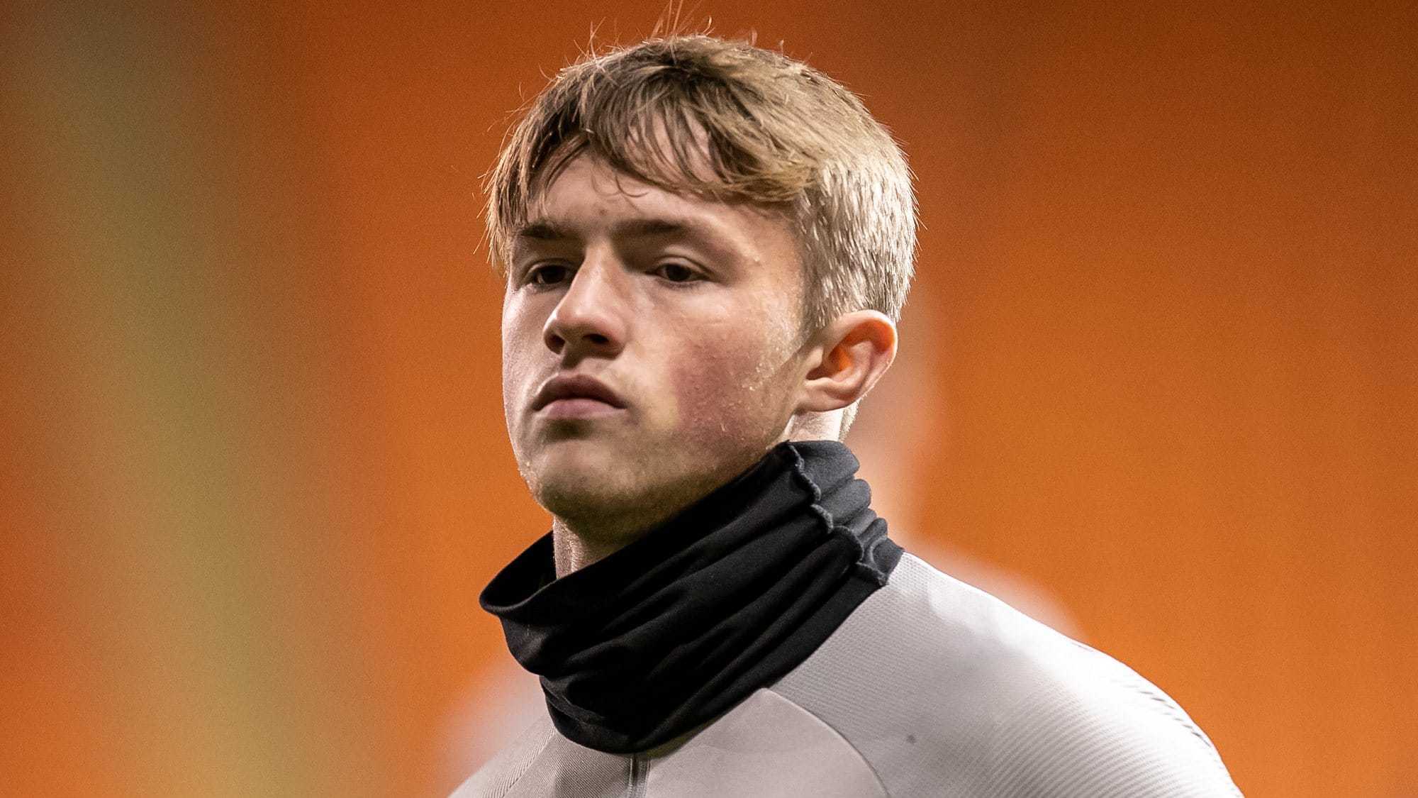 Joffy Gelhardt in a snood