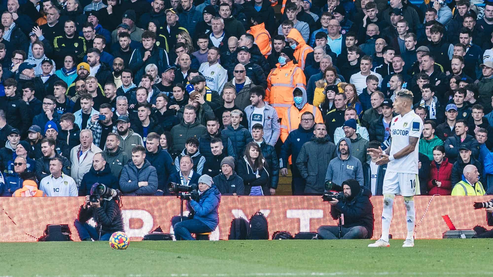 Raphinha stands over a free-kick. He scores from this!