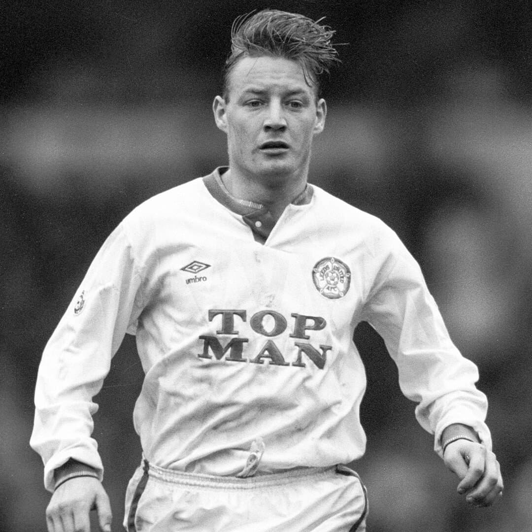 A black and white photo of David Batty playing for Leeds