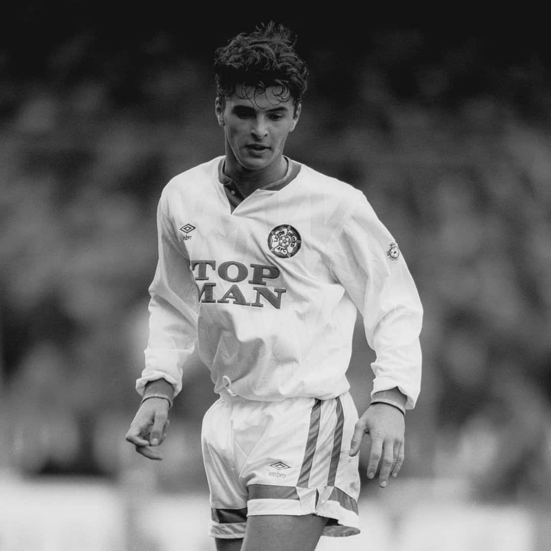 A black and white photo of Gary Speed playing for Leeds United