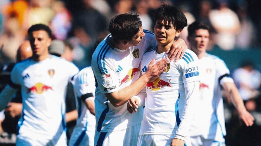 Ao Tanaka being consoled by Max Wober, as if to say: "There, there, you can always go out on loan next year, like me."